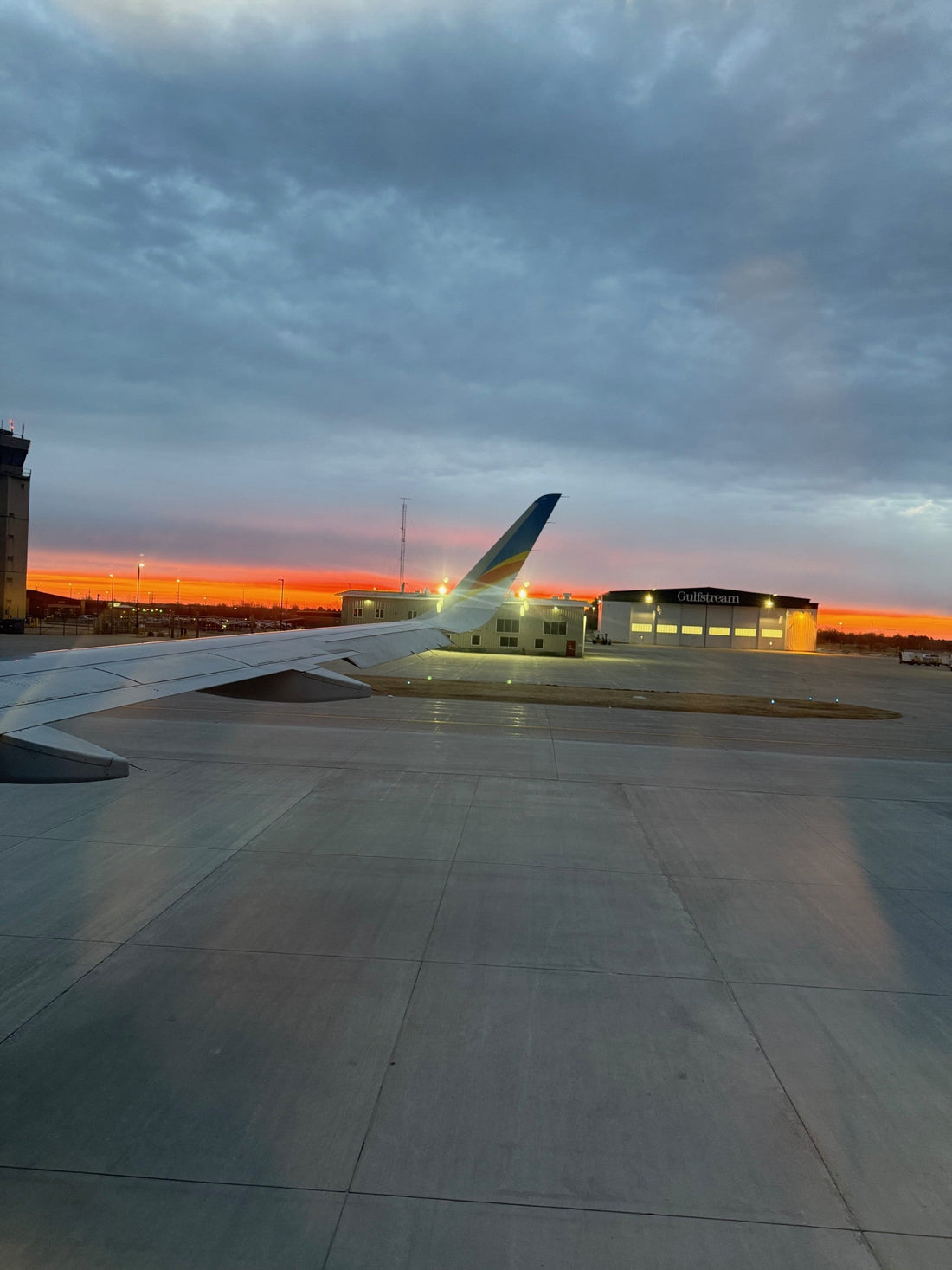 How to Survive a Long Flight and Actually Feel Good When You Land